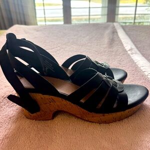 Women’s Bare Trap Bonita platform heel, size 8.5